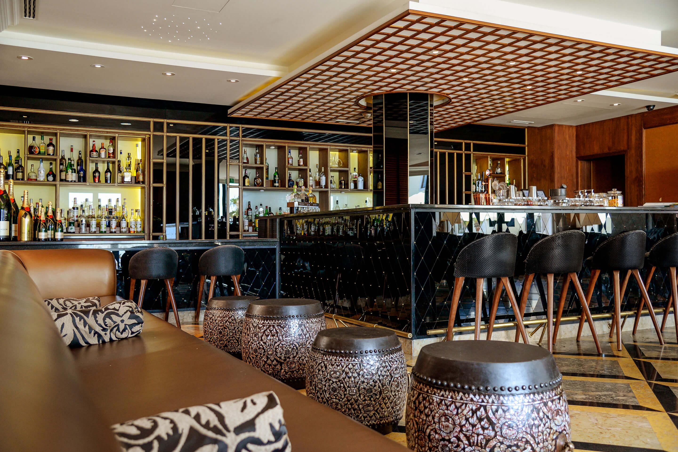 Grande Real Villa Italia Hotel & Spa 카스카이스 외부 사진 The bar at the hotel
