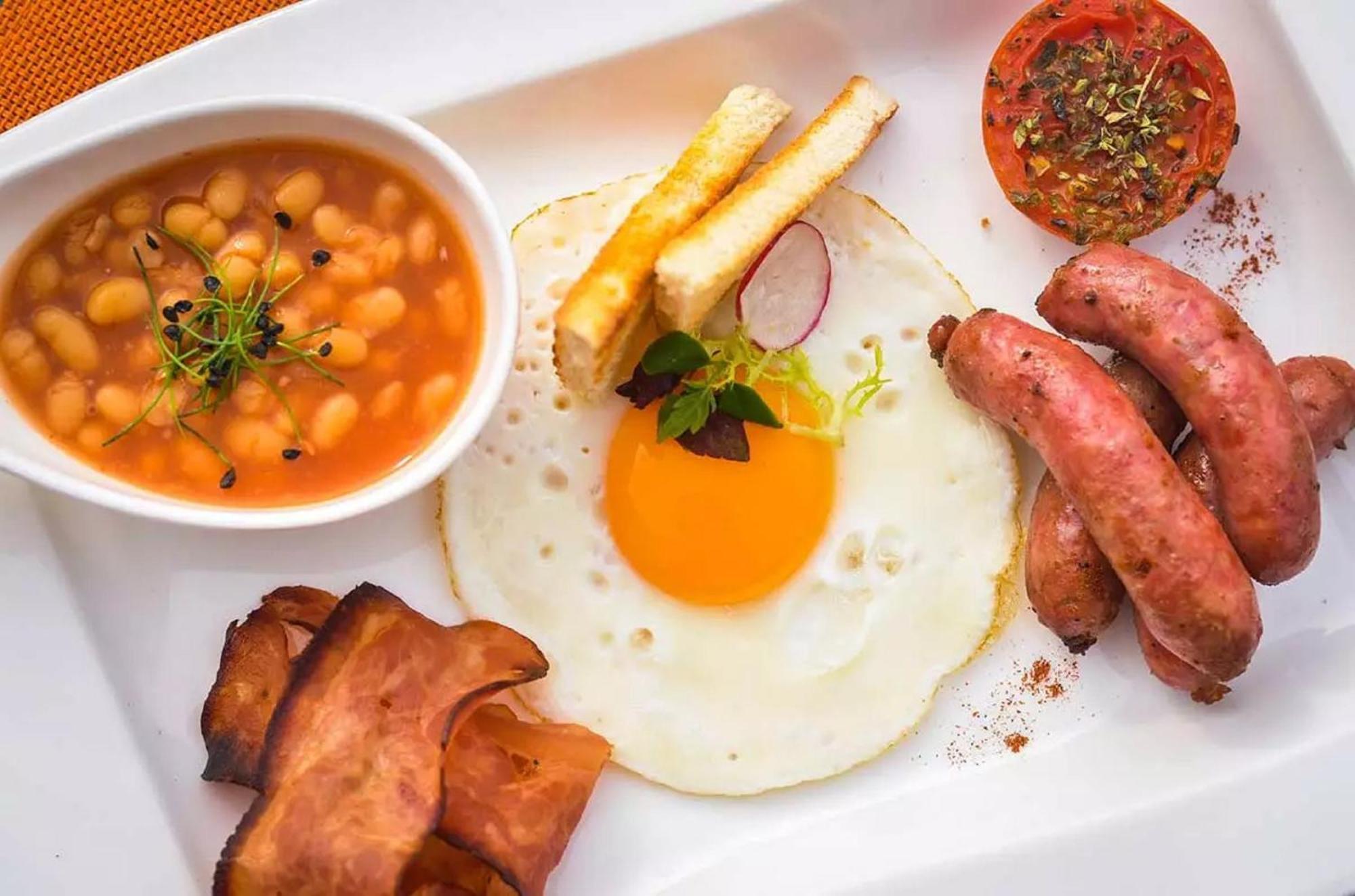Grande Real Villa Italia Hotel & Spa 카스카이스 외부 사진 A typical English breakfast