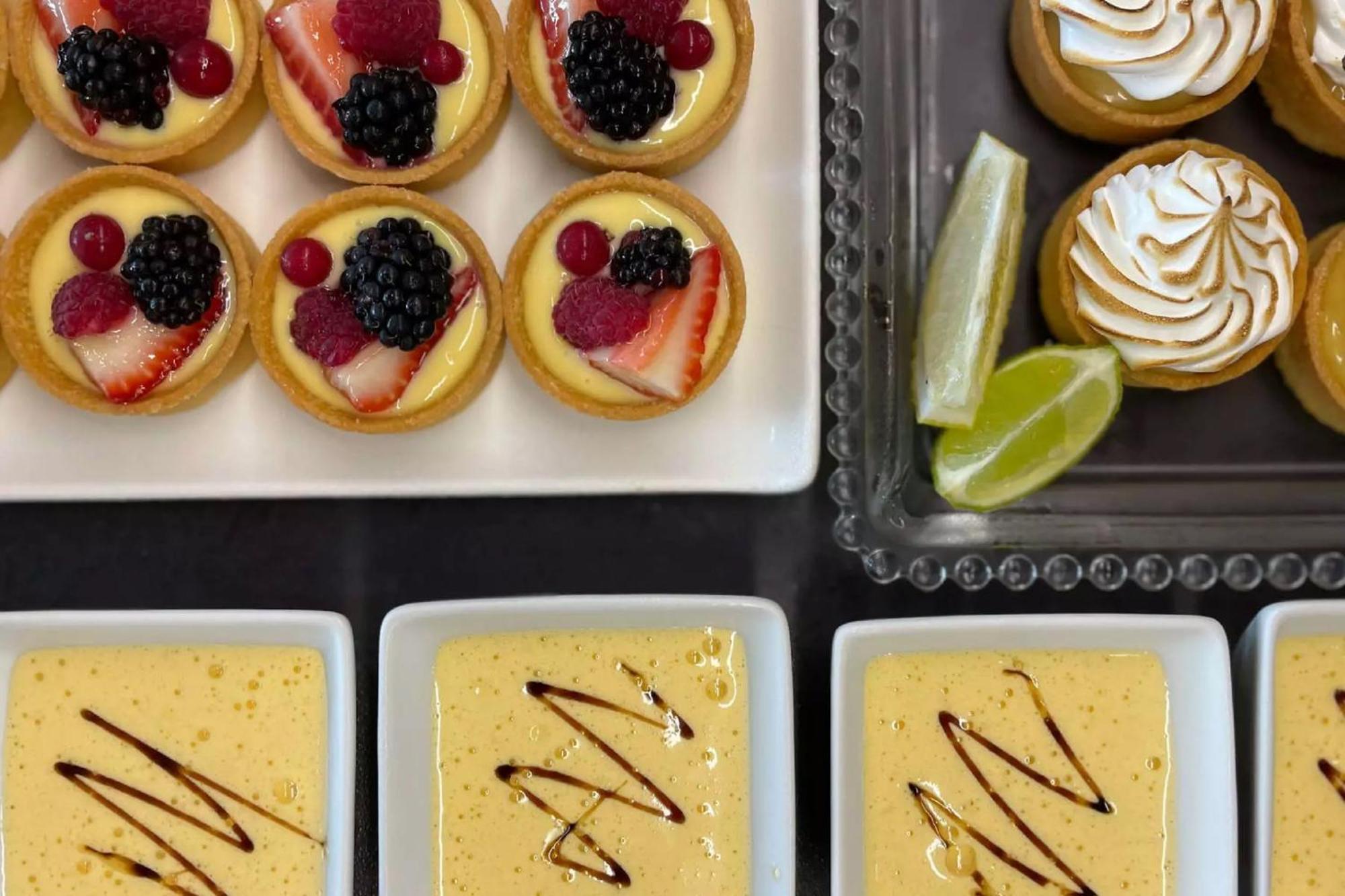Grande Real Villa Italia Hotel & Spa 카스카이스 외부 사진 A selection of desserts