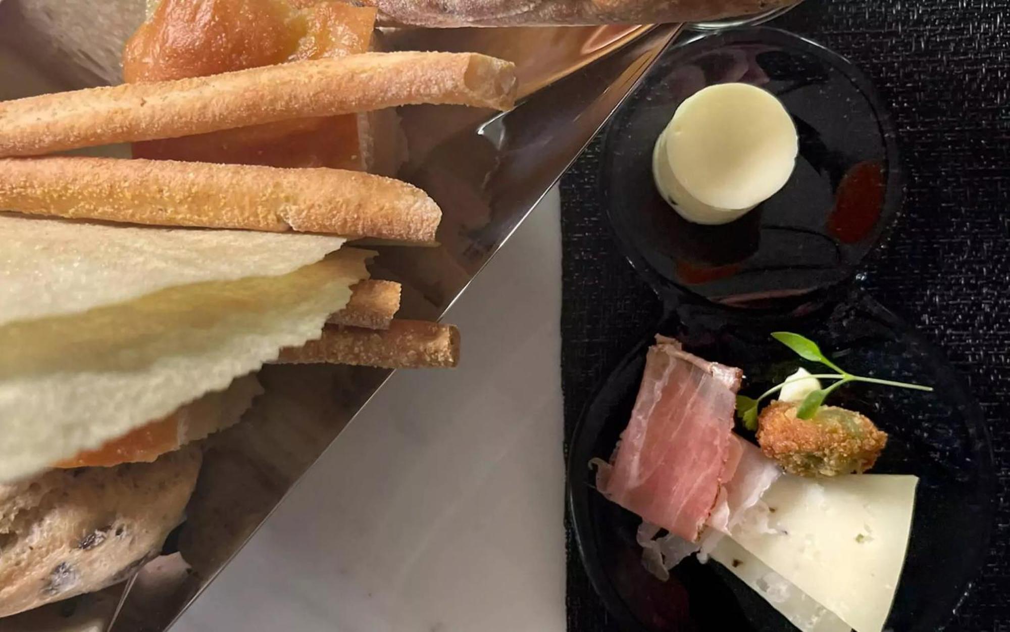 Grande Real Villa Italia Hotel & Spa 카스카이스 외부 사진 A cheese and ham platter