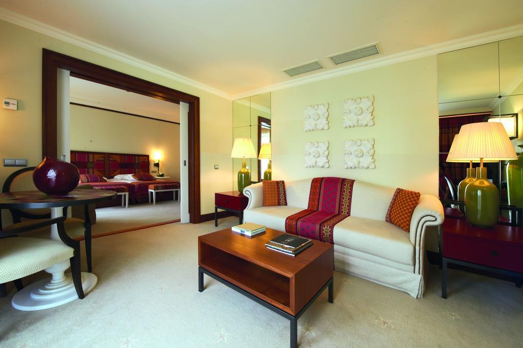 Grande Real Villa Italia Hotel & Spa 카스카이스 외부 사진 A suite at the InterContinental